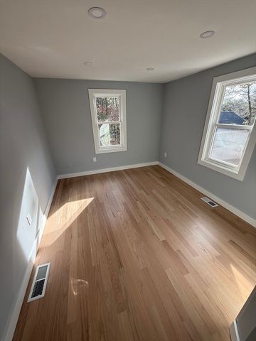 35 Claulise Ln, Mashpee, MA 02649