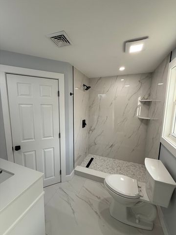 35 Claulise Ln, Mashpee, MA 02649