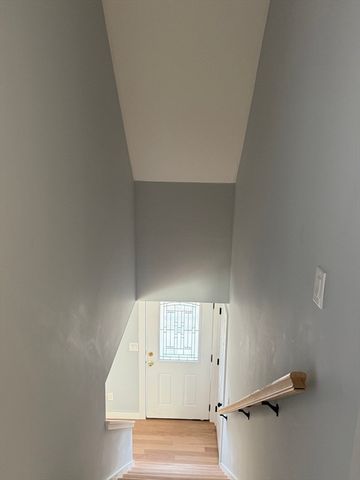 35 Claulise Ln, Mashpee, MA 02649