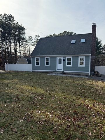 35 Claulise Ln, Mashpee, MA 02649