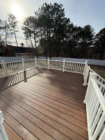 35 Claulise Ln, Mashpee, MA 02649