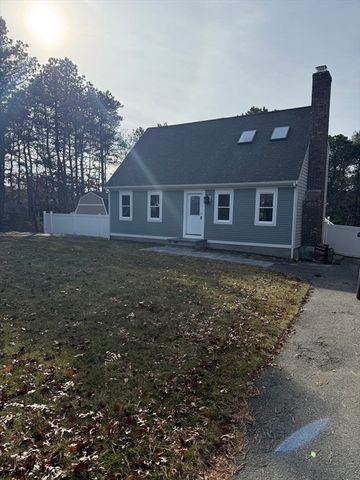 35 Claulise Ln, Mashpee, MA 02649