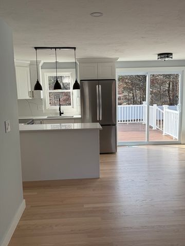 35 Claulise Ln, Mashpee, MA 02649