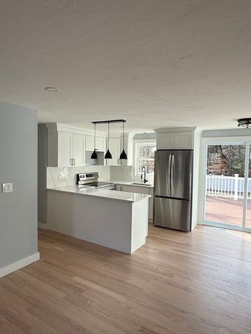 35 Claulise Ln, Mashpee, MA 02649