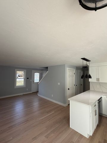 35 Claulise Ln, Mashpee, MA 02649