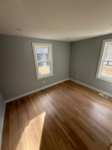 35 Claulise Ln, Mashpee, MA 02649