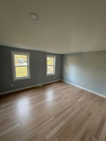 35 Claulise Ln, Mashpee, MA 02649