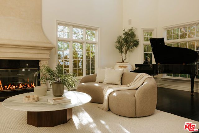 1202 San Vicente Boulevard, Santa Monica, CA 90402