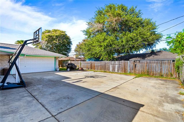 1030 Pyramid Dr, Corpus Christi, TX 78412
