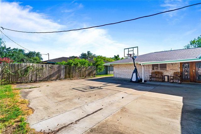1030 Pyramid Dr, Corpus Christi, TX 78412