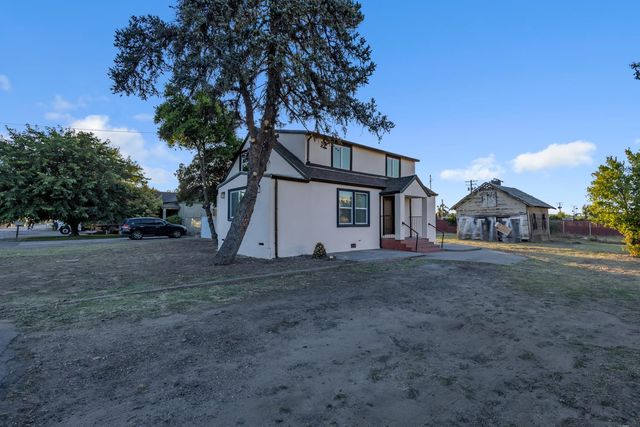 1209 E Pine St, Lodi, CA 95240