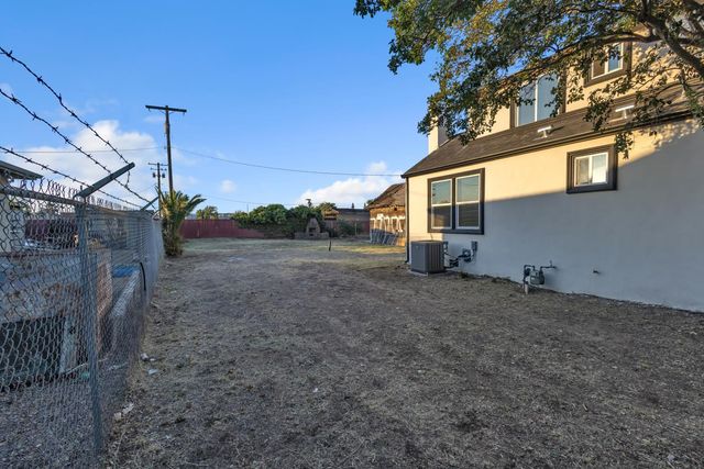 1209 E Pine St, Lodi, CA 95240