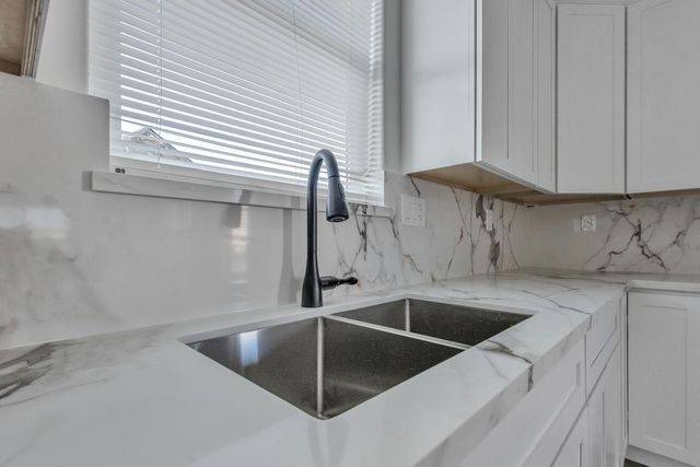1209 E Pine St, Lodi, CA 95240
