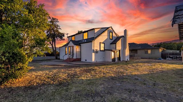 1209 E Pine St, Lodi, CA 95240