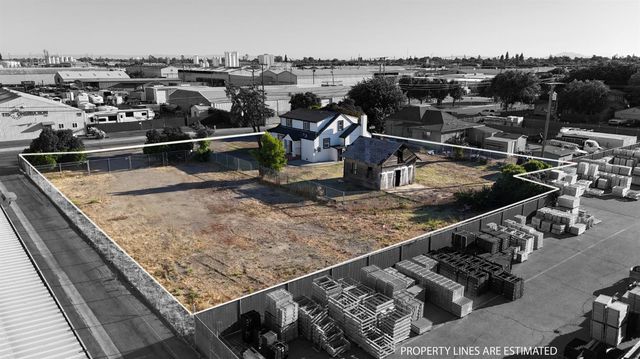 1209 E Pine St, Lodi, CA 95240