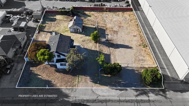 1209 E Pine St, Lodi, CA 95240