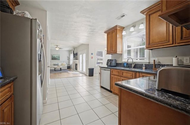 517 Three Oaks DR, Chesapeake, VA 23320