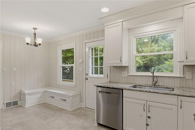 1030 Yorkshire Road, Winston-salem, NC 27106