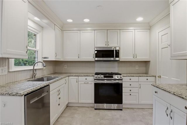 1030 Yorkshire Road, Winston-salem, NC 27106