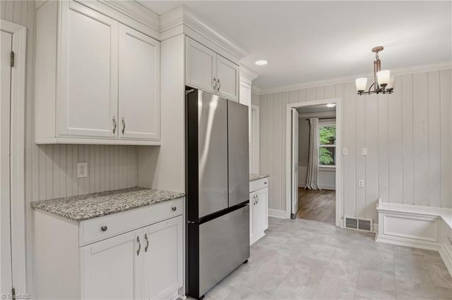1030 Yorkshire Road, Winston-salem, NC 27106