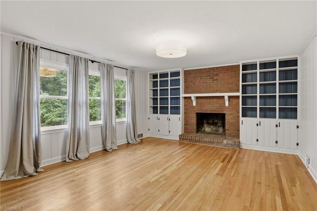 1030 Yorkshire Road, Winston-salem, NC 27106