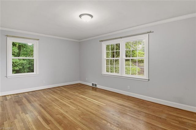 1030 Yorkshire Road, Winston-salem, NC 27106