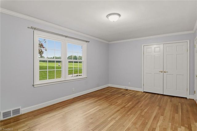 1030 Yorkshire Road, Winston-salem, NC 27106