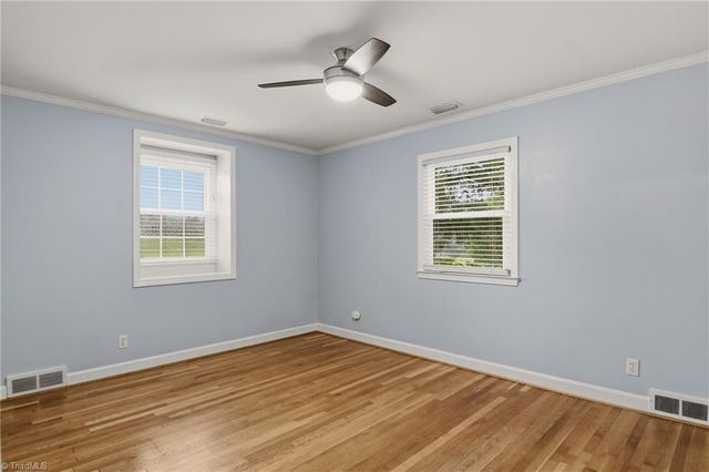 1030 Yorkshire Road, Winston-salem, NC 27106