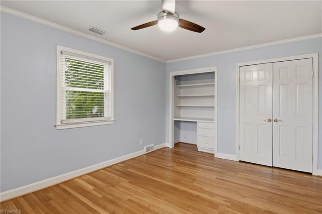 1030 Yorkshire Road, Winston-salem, NC 27106