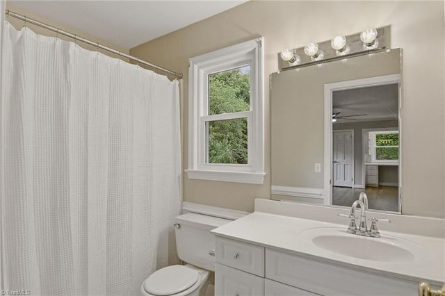 1030 Yorkshire Road, Winston-salem, NC 27106