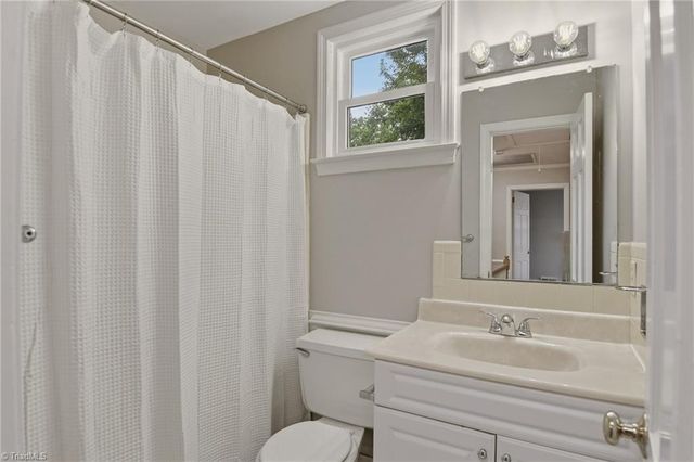 1030 Yorkshire Road, Winston-salem, NC 27106