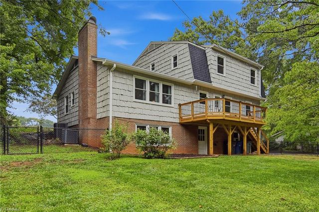 1030 Yorkshire Road, Winston-salem, NC 27106