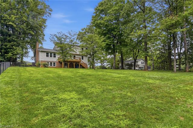 1030 Yorkshire Road, Winston-salem, NC 27106