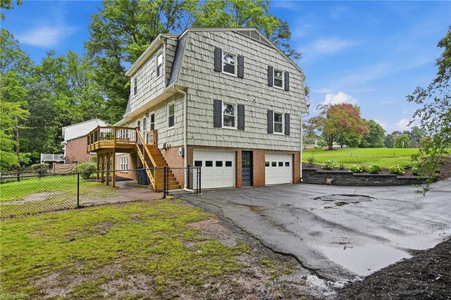1030 Yorkshire Road, Winston-salem, NC 27106