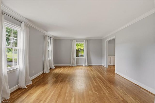 1030 Yorkshire Road, Winston-salem, NC 27106