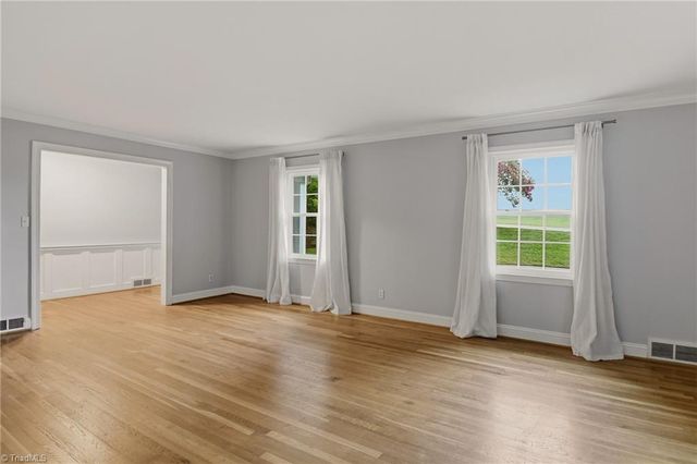 1030 Yorkshire Road, Winston-salem, NC 27106