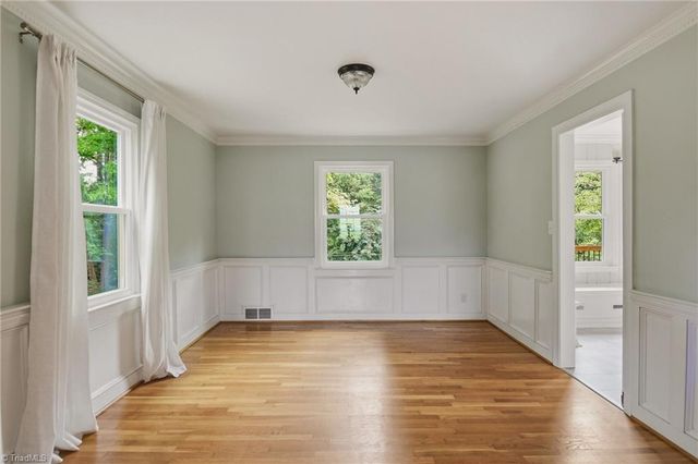 1030 Yorkshire Road, Winston-salem, NC 27106