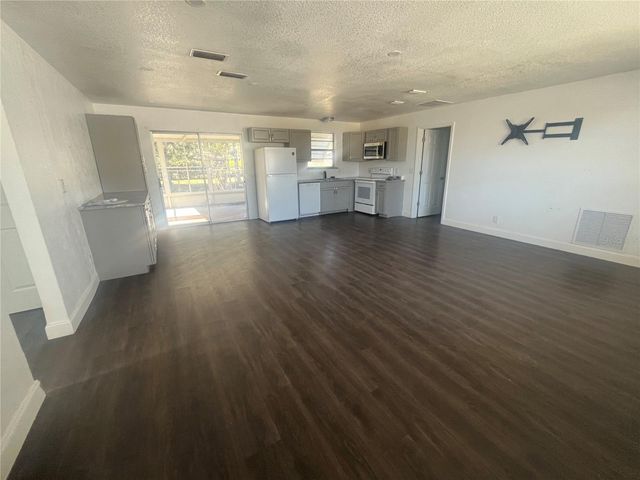 2070 ORIOLE LANE, South Daytona, FL 32119