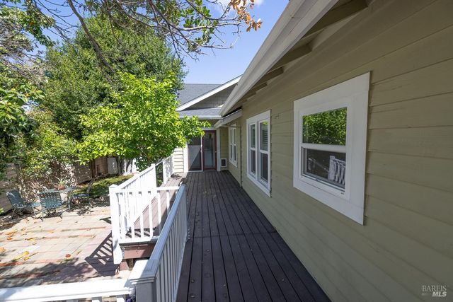 1685 W College Ave, Santa Rosa, CA 95401