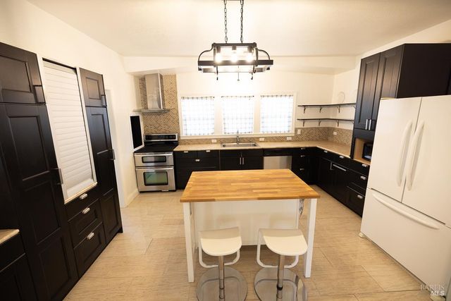 1685 W College Ave, Santa Rosa, CA 95401