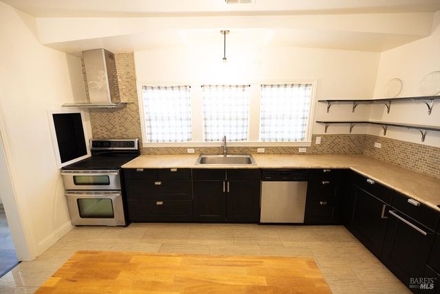 1685 W College Ave, Santa Rosa, CA 95401