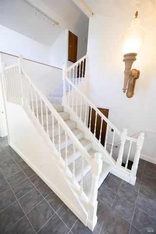 1685 W College Ave, Santa Rosa, CA 95401