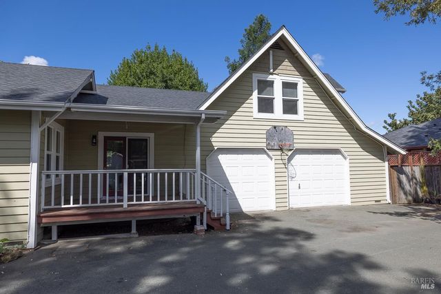 1685 W College Ave, Santa Rosa, CA 95401