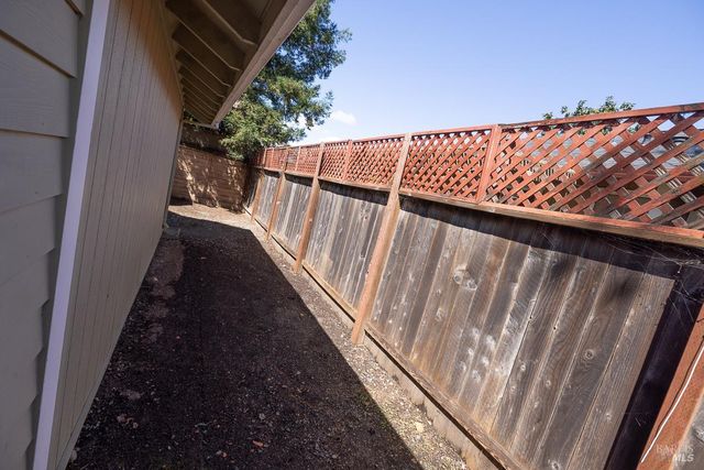 1685 W College Ave, Santa Rosa, CA 95401