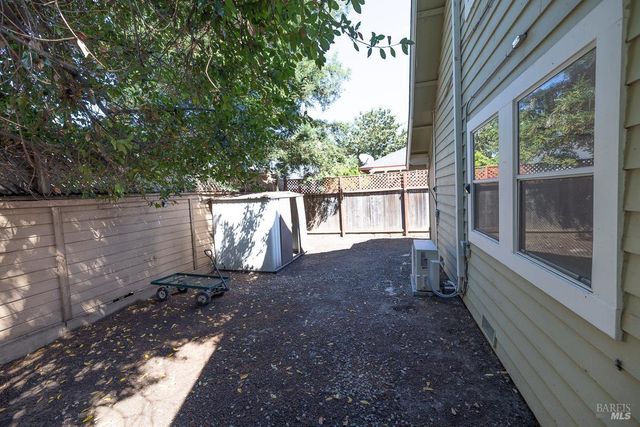 1685 W College Ave, Santa Rosa, CA 95401