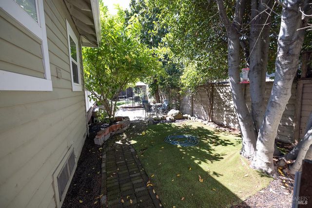 1685 W College Ave, Santa Rosa, CA 95401