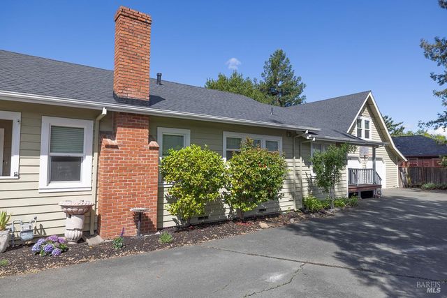 1685 W College Ave, Santa Rosa, CA 95401