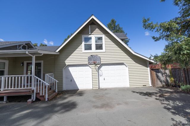 1685 W College Ave, Santa Rosa, CA 95401