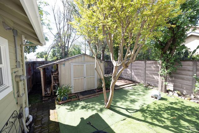 1685 W College Ave, Santa Rosa, CA 95401