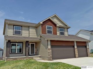 11016 Bearcreek Drive, Papillion, NE 68046